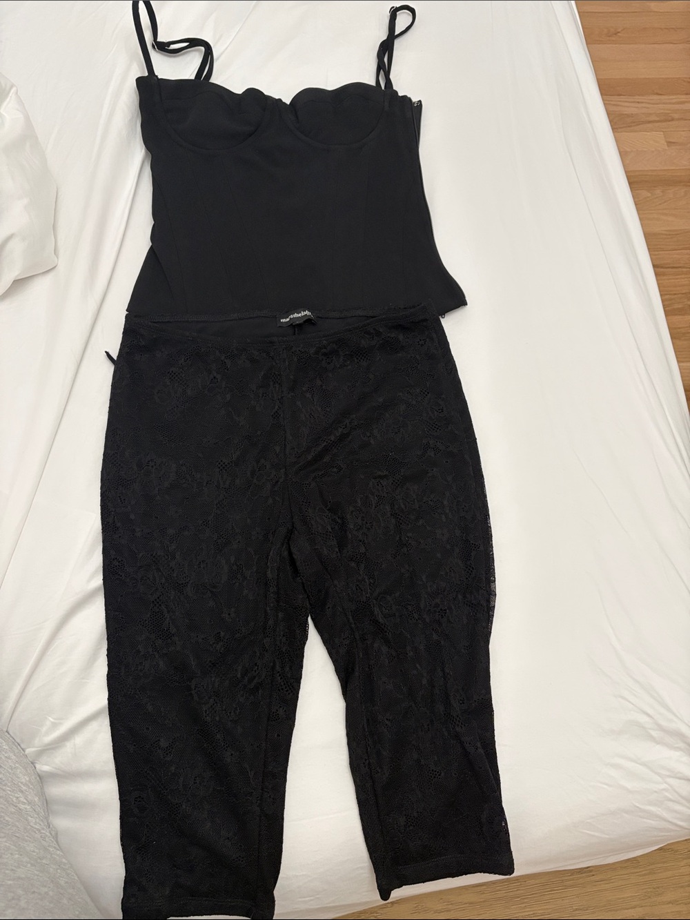 NEVER WORN Women's Black Lace Capri Pants - Soft Stretch Mid-Rise